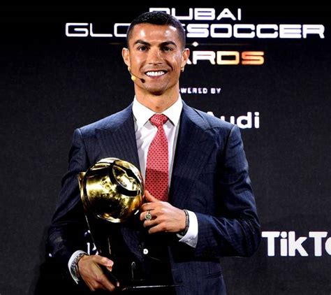 Cristiano Ronaldo élu Meilleur Joueur Du Siècle Aux Globe Soccer
