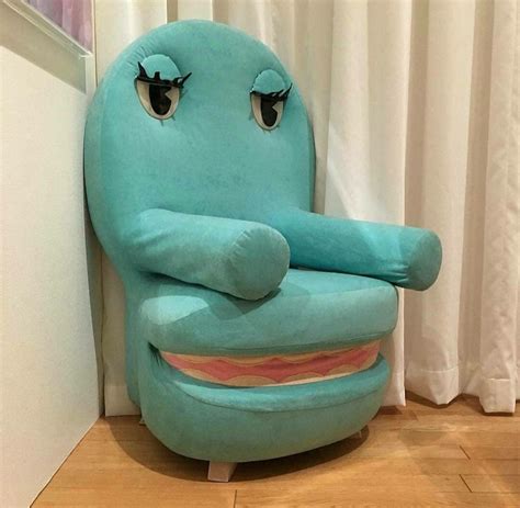 This Creepy Chair Roddlyterrifying