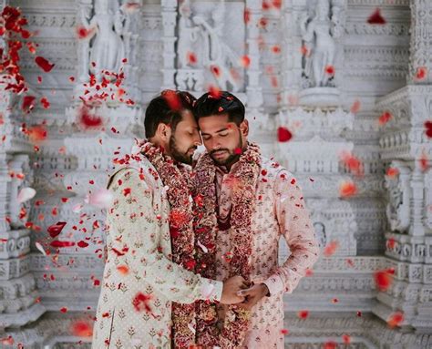 Gay Indian Couple Holds A Traditional Wedding Ceremony In A Hindu Temple And Their Photos Go