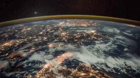 محطة الفضاء الدولية منظر بديعشروق الشمس على الأرض من محطة الفضاء
