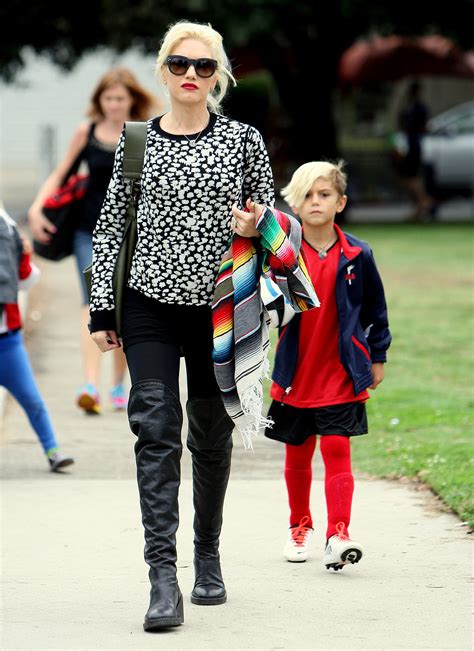 Gwen Stefani Walked With Her Son Kingston Pregnant Or Not Gwen Stefani Makes Watching Soccer