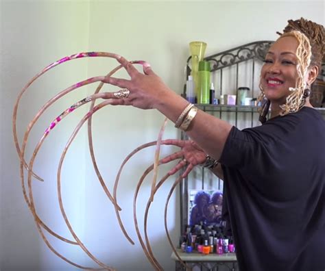 Woman With Worlds Longest Nails Daily Sun