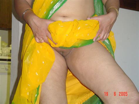 Indian Aunty Lifting Saree Nude Photos Telegraph