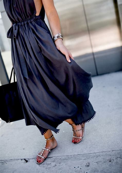 navy blue maxi sleeveless dress with flat sandals effortlessly elegant summer outfit