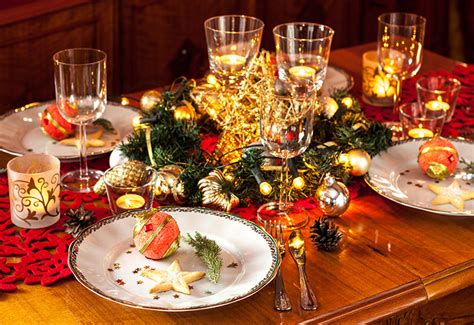 Top 10 inspirational ideas for christmas dinner table. How to Decorate Your Table for Christmas Dinner - Wren ...