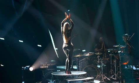 Iggy Azalea Performs Black Widow On Stage During The 2014 Mtv Video Music Awards In Inglewood