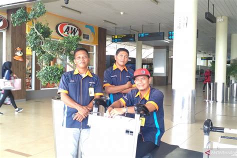 Curhat porter bandara cengkareng yang kini gratis: Lowongan Porter Bandara Soekarno Hatta / You can take ...