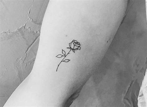Simple Rose 鹿 Simpletattoorose Simple Rose Tattoo Tiny Rose