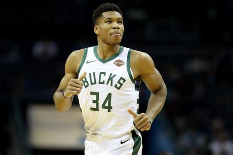 Giannis Antetokounmpo Is The Clear Front Runner For The 2018 19 Nba Mvp Award