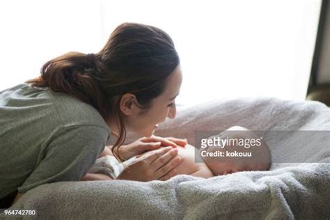 Mom Massage Bildbanksfoton Och Bilder Getty Images