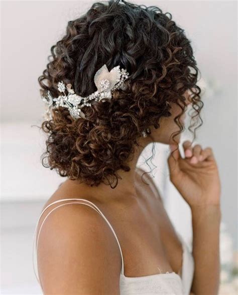 Amazing Wedding Hairstyles For Curly Hair Woman Getting Married