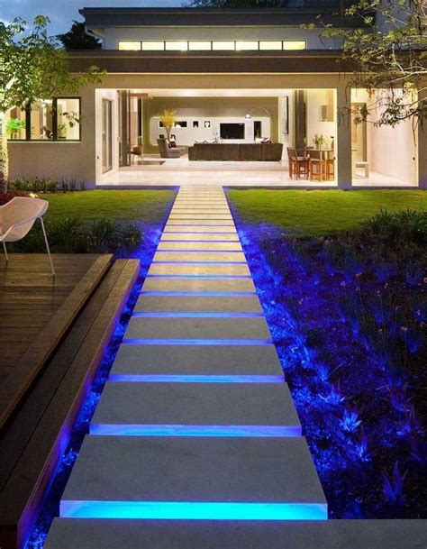 30 Ways To Illuminate Your Yard With Landscape Lighting Modern Garden