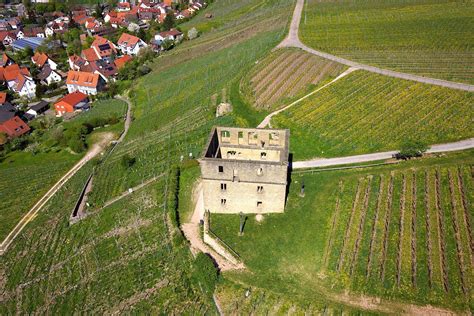 Each year, heidelberg palace attracts around a million visitors from all over the world. Yburg Stetten im Remstal | GEOWOLF