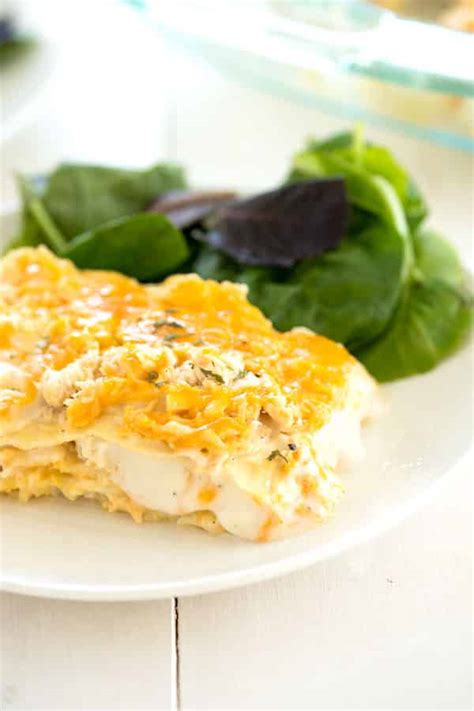 This creamy, cheesy and flavorful lasagna is hard to resist. White Chicken Lasagna Recipe | Kitchen Gidget
