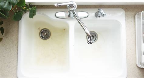 how to clean a white enamel sink to look like new