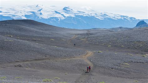 A Chance To Bond On A Perilous Hiking Trail In Iceland The New York Times