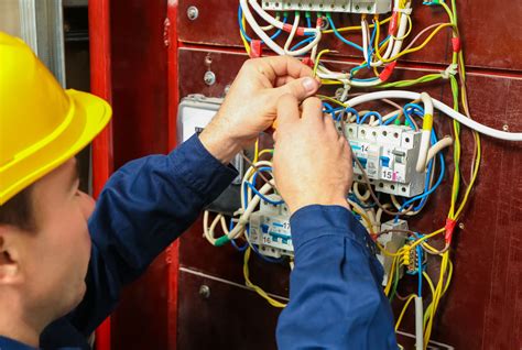 Um Eletricista Precisa Medir A Resistência Elétrica De Uma Lâmpada