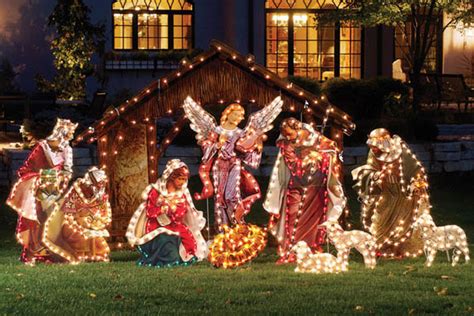 Create a winter wonderland with outdoor christmas decorations. Best Outdoor Christmas Decorations for Christmas 2014 - Starsricha