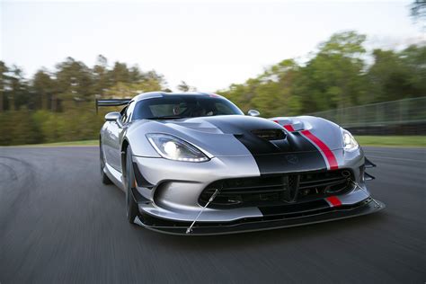 Video 2016 Viper Acr Promises To Be Fastest Street Legal Viper Ever