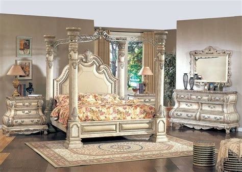 This contemporary bedroom set is available in dominant white with complementary ridge detail and mirror trim accents, which together create a smart and sophisticated look that will enhance many. Traditional King White Leather Poster Canopy Bed 4 pc ...
