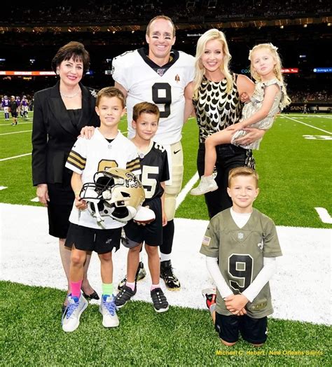 Family friends clear snow from rhode island hospital staff's cars in the midst of winter storm. Saints Drew Brees & his beautiful family. (With images ...
