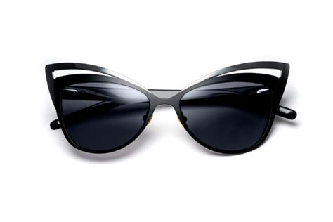 How To Get The Coolest Sunglasses Worn In ‘the Matrix Resurrections