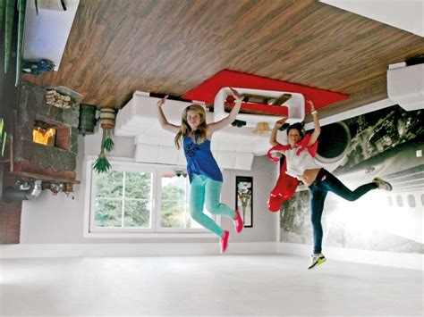 Entdecken sie eine scheinbar bekannte welt aus einer. Haus steht Kopf und Dinoland in Vomperbach | Mamilade ...