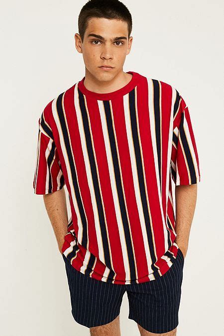 Uo Red Vertical Stripe T Shirt Streetwear Ideas Streetwear Men Outfits