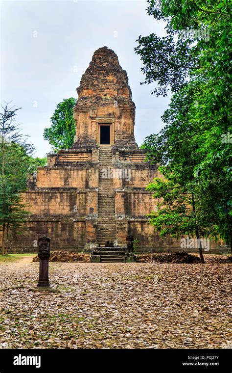 Baksei Chamkrong Pyramid Temple Angkor Wat Cambodia Stock Photo Alamy