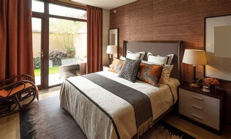 In feng shui, headboards provide a in feng shui, pairs are thought to promote loving, harmonious energy, so outfit your bedroom for two paintings and large photographs can produce that same heavy, threatening energy of a window or. Vastu Tips For Bedroom: Importance Of Choosing Right ...