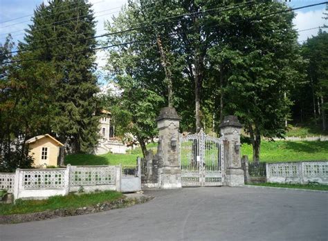 The sprawling cantacuzino castle (castelul cantacuzino) was completed in 1911 to plans drawn up by architect grigore cerchez; Castelul Cantacuzino din Busteni