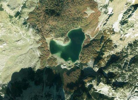 37 Naturally Heart Shaped Spots Around The World Nature