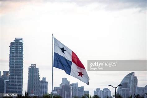 bandera panameña fotografías e imágenes de stock getty images