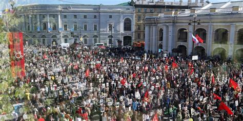 В 2021 году было решено перенести проведение масштабной читайте также: Путин согласился перенести «Бессмертный полк» на 2021 год