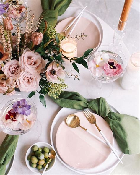 Are perfect containers for holding small bunches of flowers—let a few of them decorate your table this spring! 34 Amazing Winter Tablescapes Ideas For Dinner Parties ...