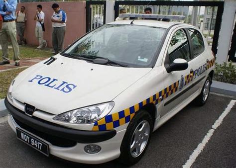 Nak uninstall pun tak boleh , terpaksa saya delete seluruh game gta v dan download semula MNS Official Blog: WOW ! KERETA POLIS MALAYSIA