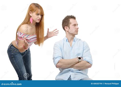 Het Jonge Paar Heeft Een Argument Wegens Verhoudingscrisis Stock Foto Image Of Liefde