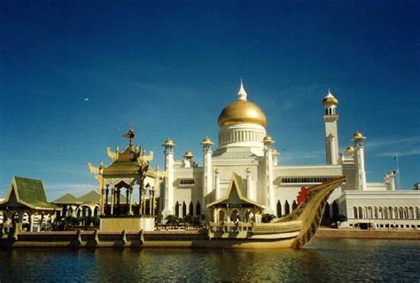 Sultan of brunei, brunei darussalam. Sultan Of Brunei - Hassanal Bolkiah, One Of The Richest ...