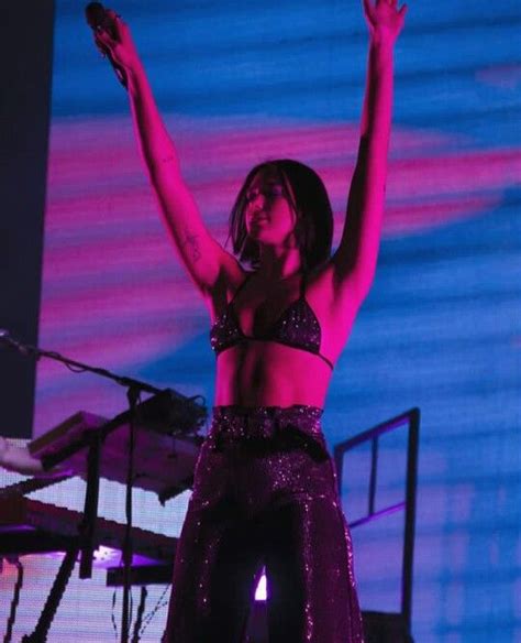 Dua lipa was blessed with a great mother, who looks like her older sister. Dua Lipa💘💫💘@NewRules | Sylvia young, Lipa, Warner music group