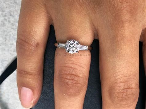 3 CT ROUND SHAPE THREE STONE MOISSANITE DIAMOND RING ENGAGEMENT