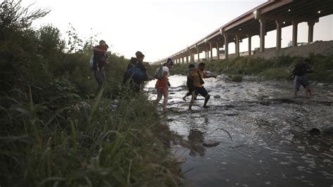 Illegal Border Crossings To Us From Mexico Hit Annual High Ap News