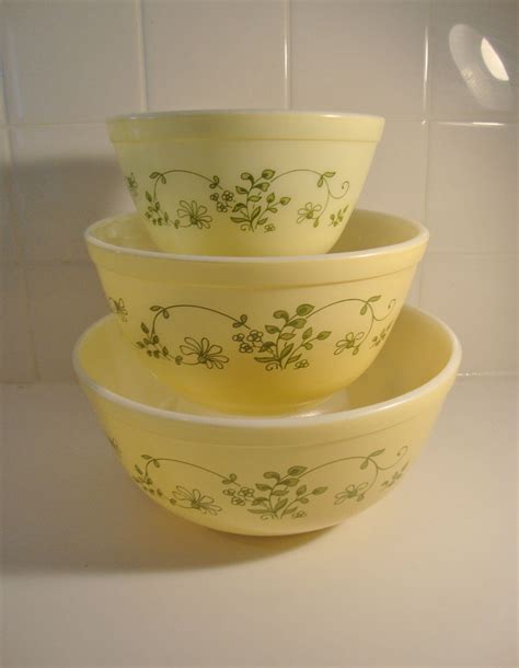 Vintage Yellow Pyrex Nesting Mixing Bowls Shenandoah Set Of 3 Vintage
