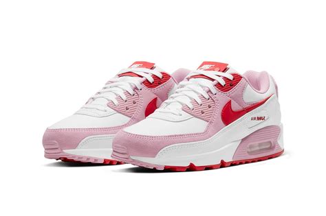 Sporting bright pink and red as its primary tones, the model is composed of white leather for its base while suede overlays provide a premium touch. Nếu không biết mau gì thì hãy tỏ tình cùng Nike Air Max ...
