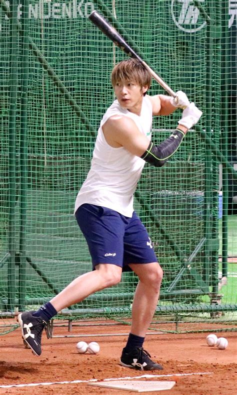 Yuki yanagita, nicknamed giita , is a professional japanese baseball outfielder for the fukuoka softbank hawks. 【ソフトバンク】柳田悠岐、感謝の気持ち込めマスク2万枚寄付 ...