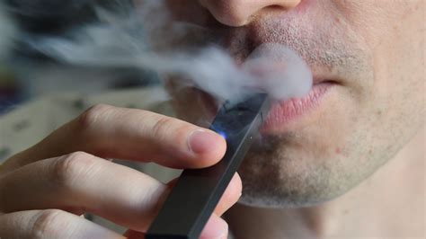 Vaping Lung Disease Cdc Reports 805 Cases 12 Deaths Cause Unclear