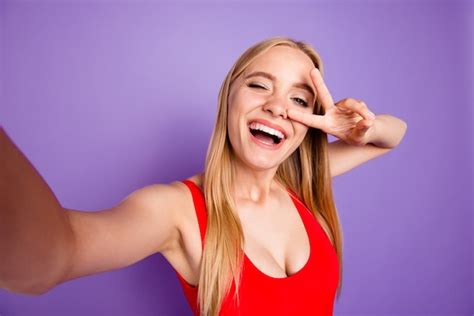 Premium Photo Self Portrait Of Cheerful Blonde Showing V Sign
