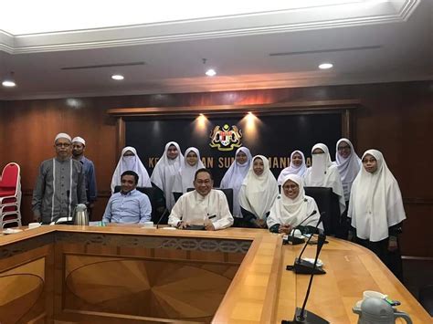 Bekas setiausaha pejabat timbalan ketua setiausaha di kementerian kewangan mengaku tidak bersalah atas lima pertuduhan. Dari Tirai Dewan Muslimat PAS Negeri Selangor | DMPNS ...