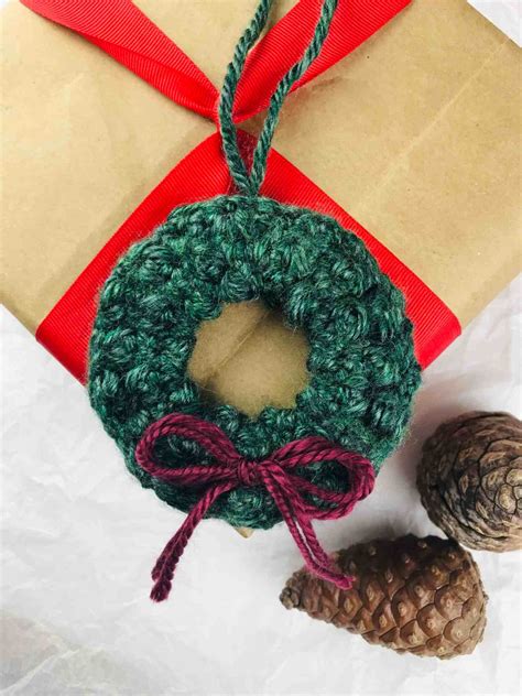 unique crochet wreath ornament free pattern