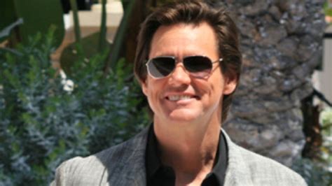 Actor Jim Carrey Apologizes To Assault Rifle Fans