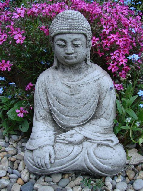 Wählen sie aus dem breiten sortiment an asiatischen, klassischen und modernen steinfiguren: Steinfigur Buddha meditierend aus Steinguss für den garten ...